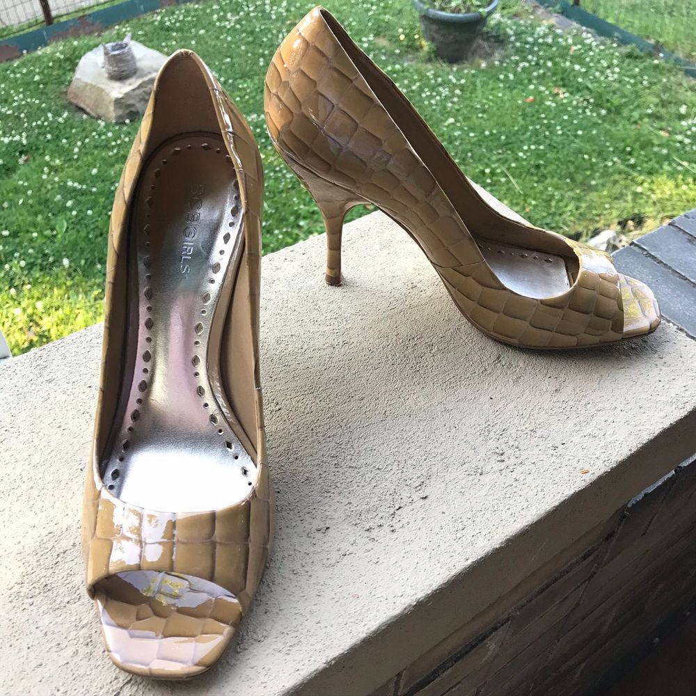 BCBGirls Crocodile High Heel Sandals Sz 9 BCBG